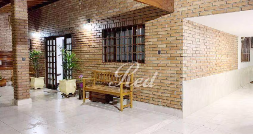 Casa com 3 dormitórios à venda, 270 m² por R$ 890.000,00 - Vila Amorim - Suzano/SP