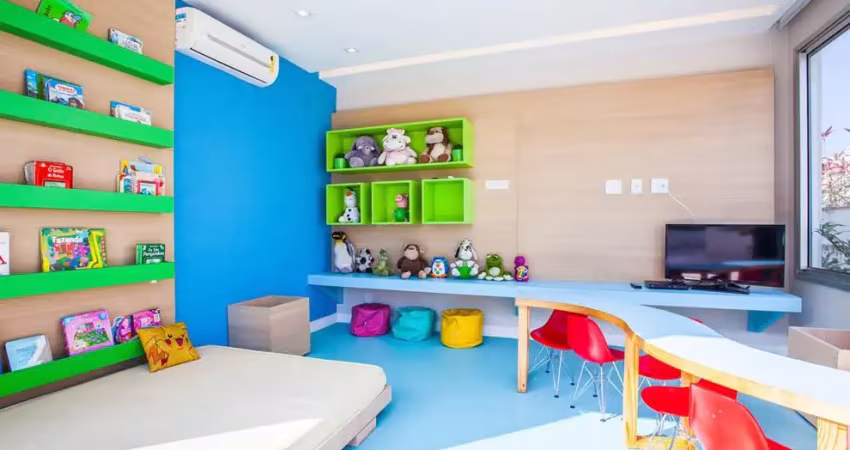 Casa triplex em estilo contemporâneo, com 4 suítes + dependências completas.