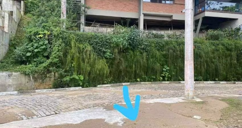 Terreno de 932 metros quadrados em Marapé - Santos - SP