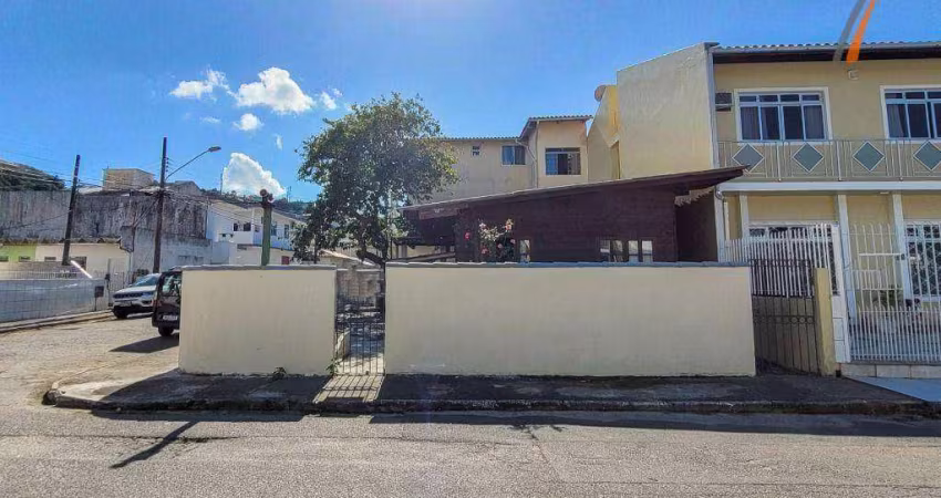 Casa com 7 dormitórios à venda, 180 m² por R$ 750.000,00 - Roçado - São José/SC