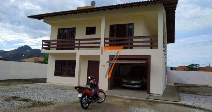 Casa com 3 dormitórios para alugar, 260 m² por R$ 3.800,01/mês - Universitário - Biguaçu/SC