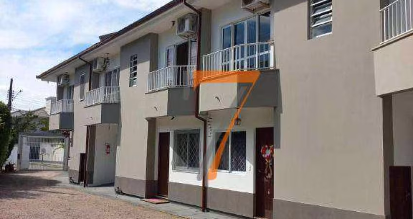 Sobrado com 3 dormitórios à venda, 111 m² por R$ 600.000 - Cidade Universitária Pedra Branca - Palhoça/SC