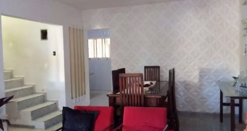 Casa duplex no satélite com 450m² de terreno e 250m² de construida