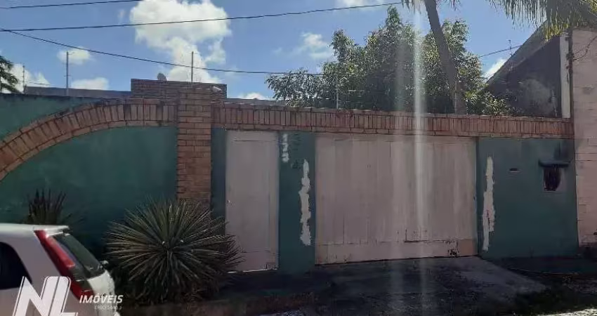 Casa em ponta negra com 300m² de área total - 157m² de área construída