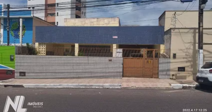 Casa com 4quartos - ótima localização na olinto meira, alecrim