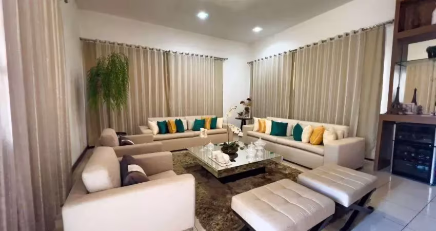 Espetacular mansão triplex na melhor localização de candelária | 464m² de área c