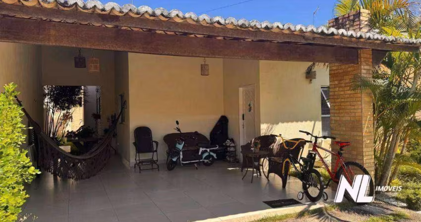 Casa com 3 quartos em condomínio fechado, em Parnamirim - 180m², 3Quartos, 2Vagas