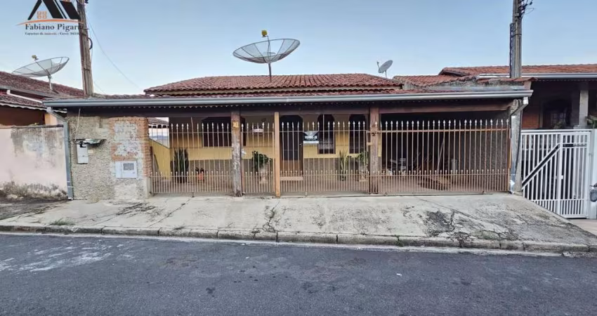Casa para Venda em Pinhalzinho, centro, 5 dormitórios, 3 banheiros