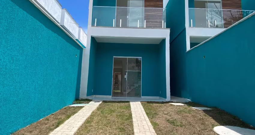 Casa Duplex dois quartos com banheiro, garagem e lavabo