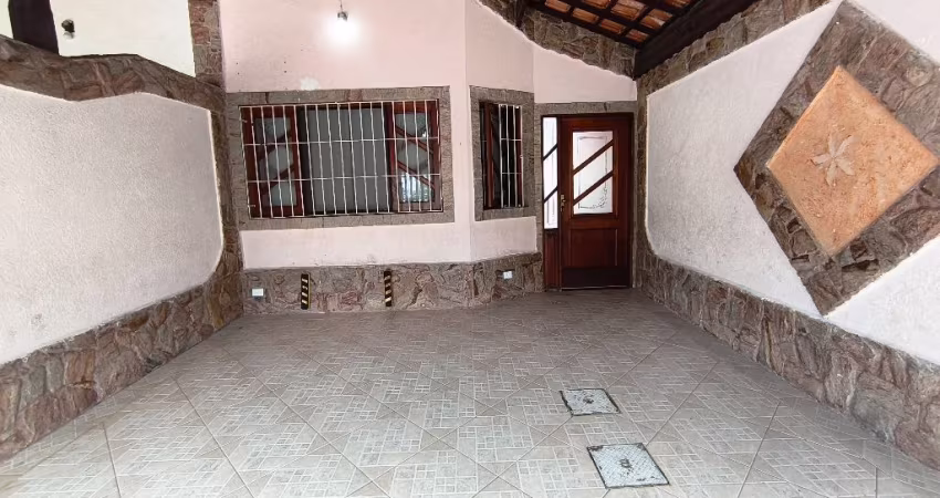 Casa 3 dormitórios, Suíte, Piscina na Vila Caiçara