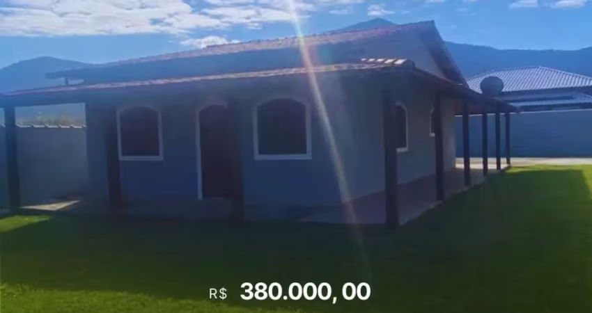 Excelente oportunidade!! casa 02 quartos condomínio frente ao mar de jaconé, maricá.