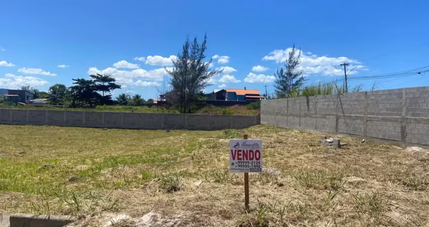Terreno 450m² condomínio frente ao mar de Jaconé