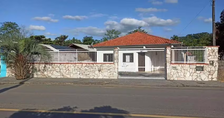 Casa com amplo terreno no bairro Ribeirão Cavalo em Jaraguá do Sul