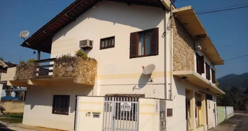 Casa à venda, 4 quartos, 2 suítes, 2 vagas, Baependi - Jaraguá do Sul/SC