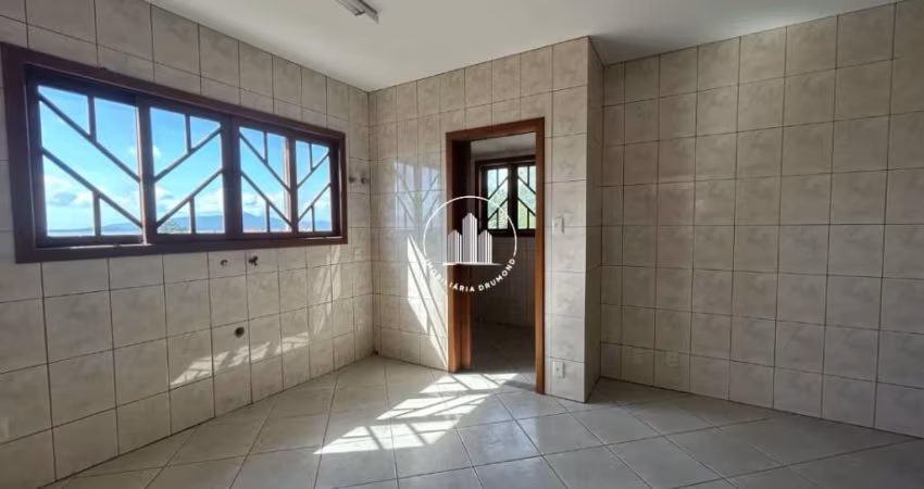 Casa 310m² com 3 Quartos e Suíte na Ponta de Baixo
