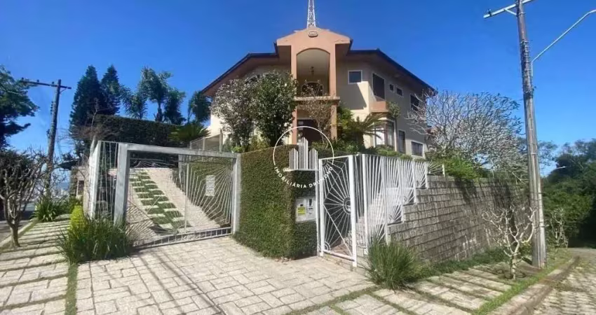 Casa 3 Quartos com 1 Suíte e 300m² - Centro