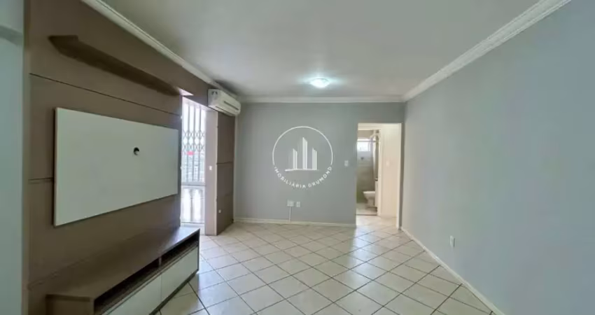 Apartamento de 03 dormitórios, sendo 01 suíte no kobrasol