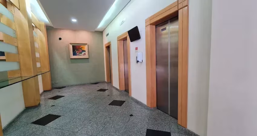 Sala comercial, com 30 m², com uma vaga garagem