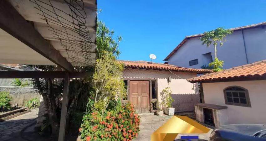 Casa localizada no bairro ogiva opção elegante e rústica