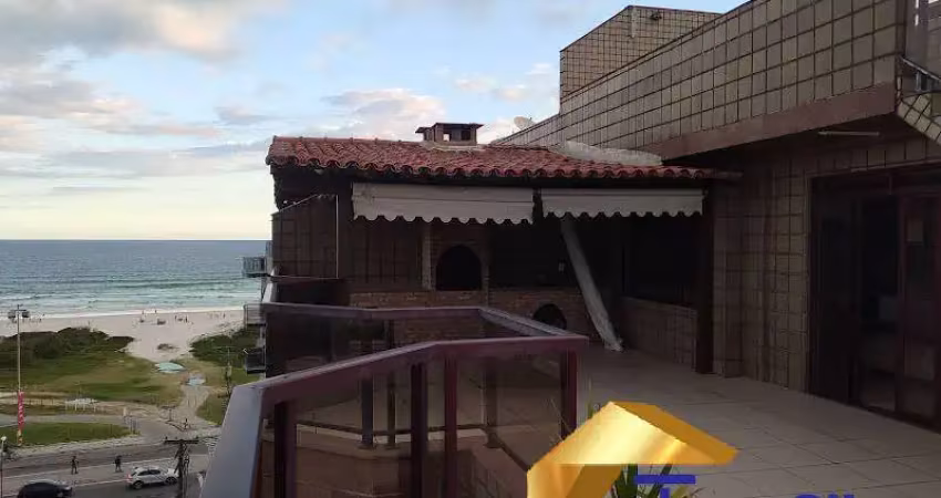 Cobertura tríplex com 5 quartos e vista para a praia do forte !!
