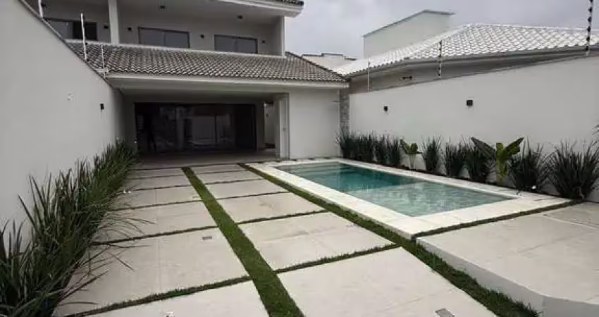 Linda casa de luxo com 5 quartos e com piscina  no bairro novo portinho !!!