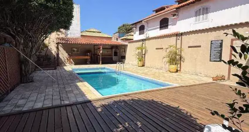 Excelente apartamento 2 quarto, em condomínio com piscina no portinho !!!