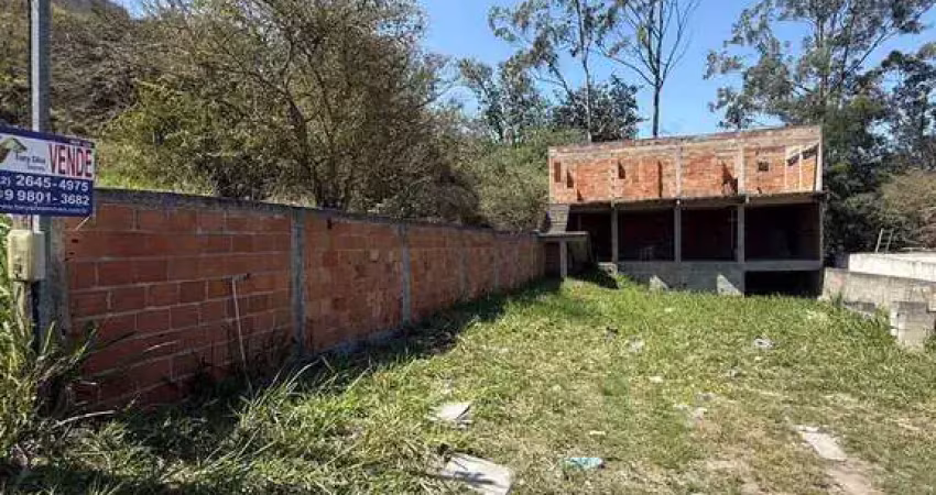 Terreno em condomínio com construção edificada em são pedro d`aldeia !