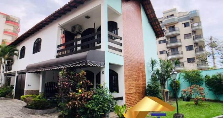 Excelente CASA DUPLEX em Condomínio