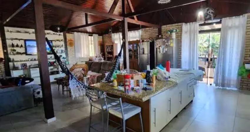 Casa com 154m² averbados e total de 332m² com m² no boa vista  à venda, por r$ 779.900,00- joinville/sc
