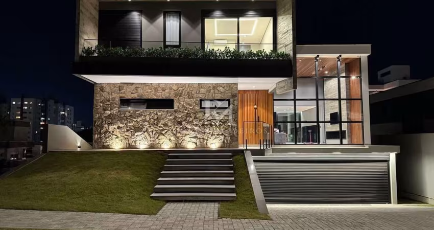 Casa Triplex com 4 Dormitórios à Venda em Pedra Branca, Palhoça