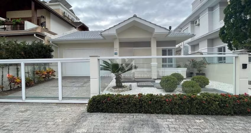 Casa 3 Dormitorios, Edícula e Churrasqueira Pedra Branca em Palhoça/SC