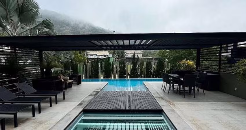 Casa 1.200 m², 6 Suítes, Praia do Estaleiro-BC