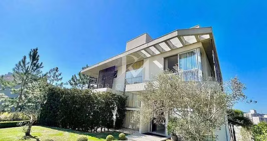 Casa 4 Dormitórios (3 Suítes), Mobiliada - Itajaí/SC