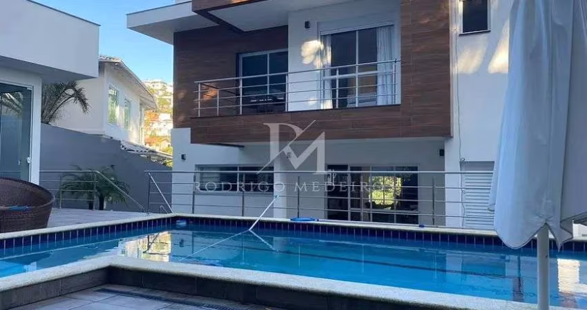 Casa 4  Dormitórios (3 Suítes), Piscina - Bosque das Mansões, São José/SC