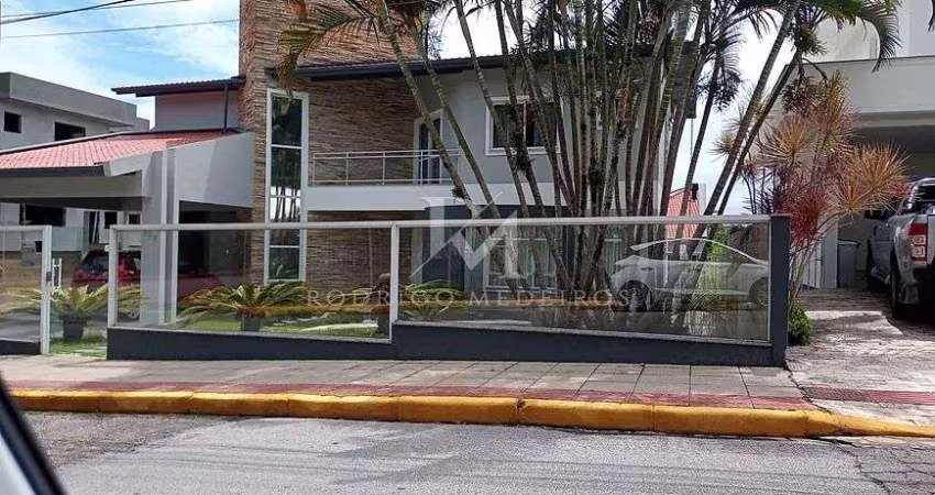 Casa  4 Dormitórios (2 Suítes), Piscina - Bosque das Mansões, São José/SC