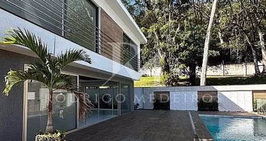 Casa 5 Dormitórios (4 Suítes), Piscina Borda Infinita - Balneário Camboriú/SC