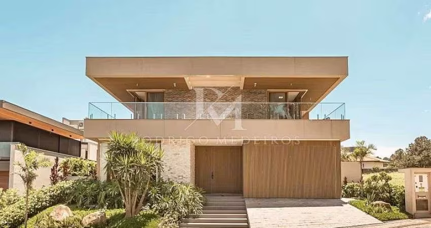 Casa 4 Dormitórios (3 Suítes), Piscina - Cacupé - Florianópolis/SC