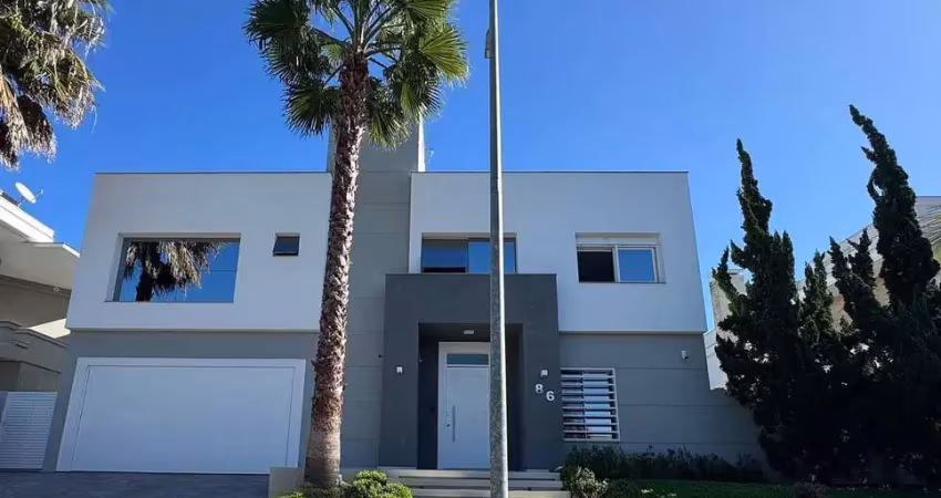 Casa com 2 suítes e espaço gourmet em jurerê internacional, florianópolis