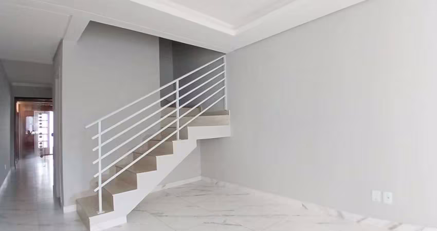 Sobrado Geminado com 2 suítes para aluguel no bairro Iririu por R$1.900,00 + taxas