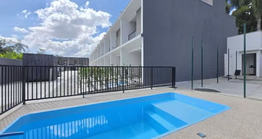Sobrado Geminado à venda, 3 quartos, 1 suíte, 2 demi-suítes, 1 vaga, Itaum/Floresta - Joinville/SC