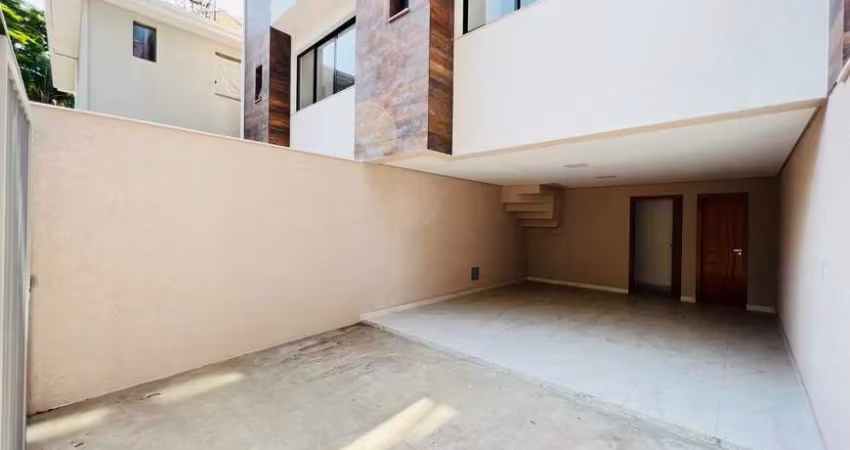 Casa Triplex - 03 qts. - 01 suíte - 04 vg. - 200m² - R$895K