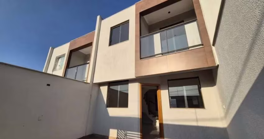 Casa Individual Duplex - 03 qts.- 01 suíte - 02 vgs. - R$ 685K