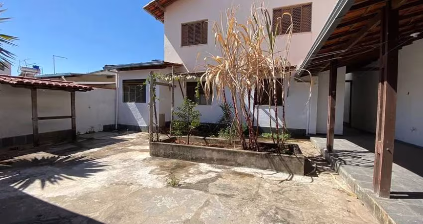Casa 4 quartos - 3vagas -  Á venda no Planalto, Belo Horizonte