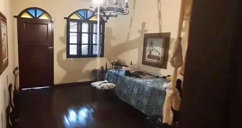 Casa 360m² - OPORTUNIDADE - 3 qt. 1 suíte. 2 vg  - R$ 650K