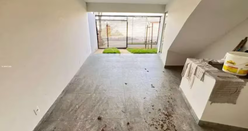 Casa geminada a venda Bairro Céu Azul - 2 quartos com varanda - 2 vagas
