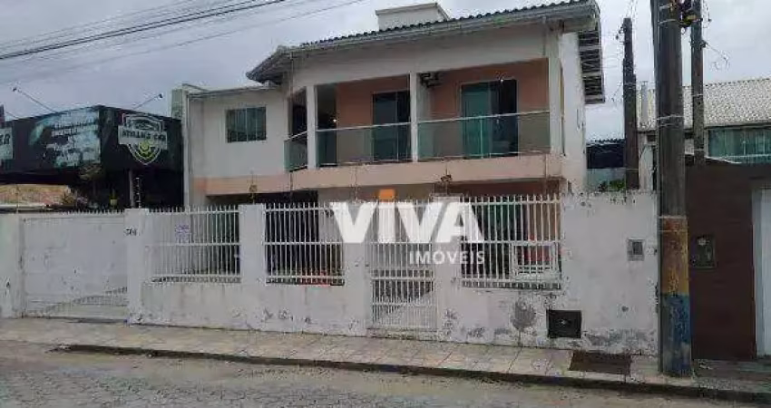 Casa com 4 dormitórios à venda, 370 m²  - Centro - Navegantes/SC