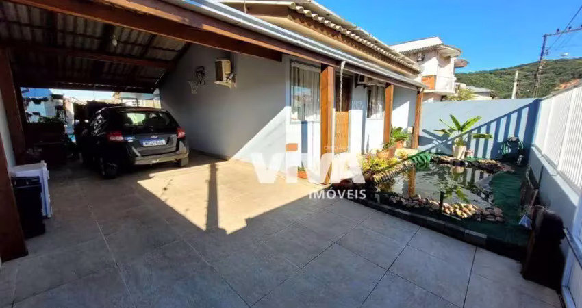 Casa com 2 dormitórios à venda, 70 m² por R$ 550.000,00 - Espinheiros - Itajaí/SC