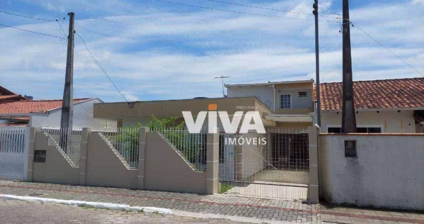 Casa com 3 dormitórios à venda, 206 m² por R$ 990.000,00 - Cordeiros - Itajaí/SC