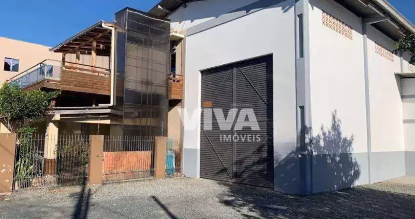 Galpão com casa e apartamento para o seu negócio de atuação
