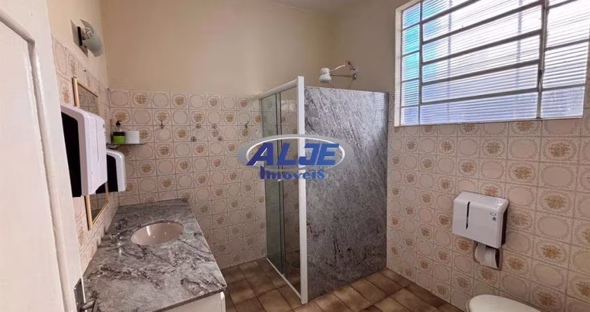 Casa com 3 quartos para alugar na Avenida Pedro de Toledo, Centro, Marília